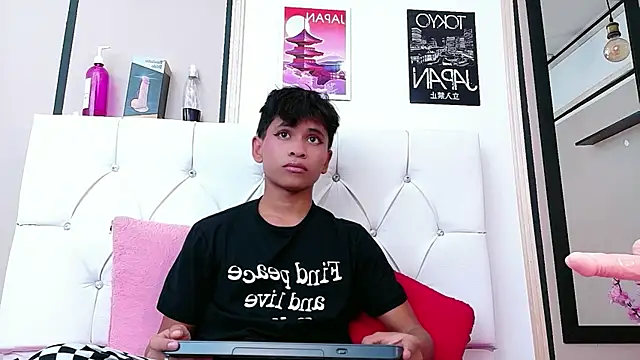 Ethan Westt online show from February 4, 8:25 pm