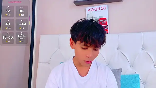 Snapshot of Ethan_Westt chatting on May 25, 8:26 pm Ethan Westt online show from May 25, 8:26 pm