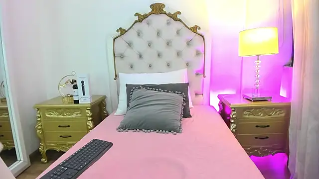 debora scoot online show from February 13, 2:51 am