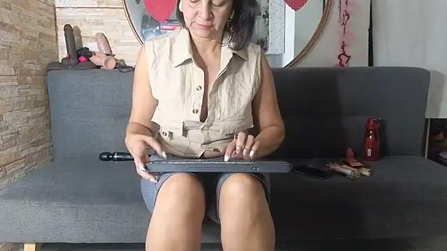 Amadamilf1980 online show from February 7, 11:47 am