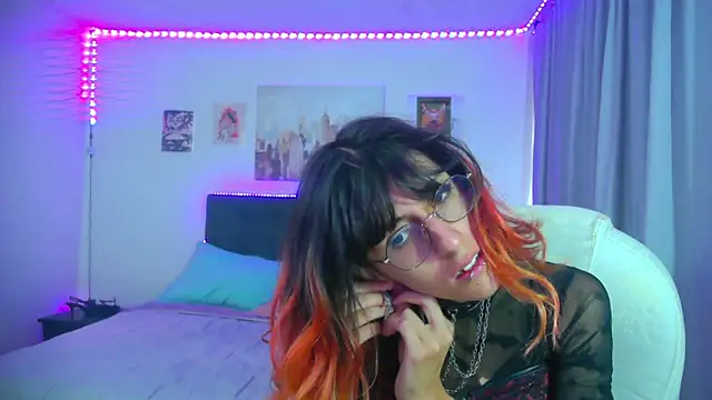 Snapshot of goth_minerva chatting on May 13, 1:41 pm goth minerva online show from May 13, 1:41 pm
