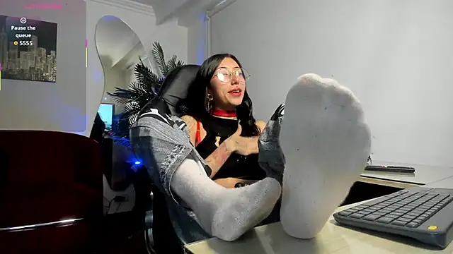 Laila Angels online show from December 18, 7:20 pm