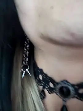 KARINNA  RAVEN online show from April 18, 1:09 am