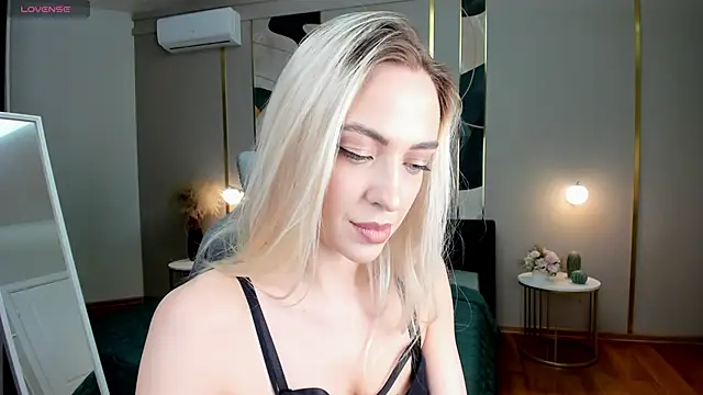 Snapshot of _Miss_Valentina_ chatting on March 21, 4:17 am  Miss Valentina  online show from March 21, 4:17 am