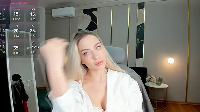 Snapshot of _Miss_Valentina_ chatting on March 23, 1:31 am  Miss Valentina  online show from March 23, 1:31 am