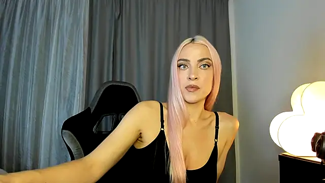 Snapshot of _Miss_Valentina_ chatting on October 23, 12:04 pm  Miss Valentina  online show from October 23, 12:04 pm