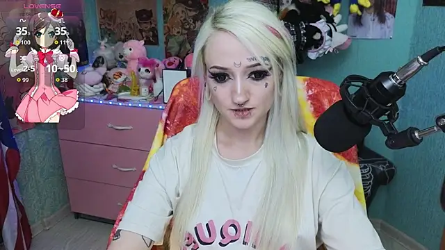 Snapshot of Manuela_unicorn chatting on June 10, 8:52 pm Manuela unicorn online show from June 10, 8:52 pm