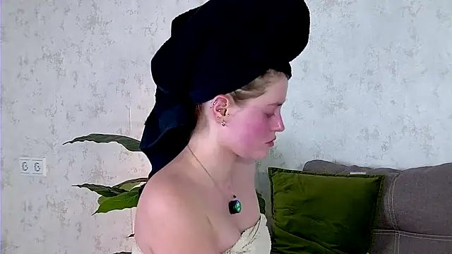 AshleyD  online show from September 20, 2:45 am