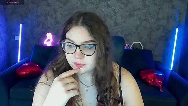 LuxSopphia online show from February 22, 7:56 pm