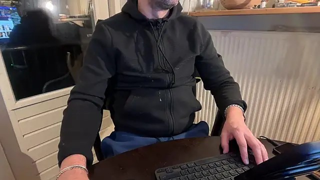 Snapshot of MaxiDimi chatting on October 29, 10:11 pm MaxiDimi online show from October 29, 10:11 pm