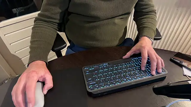 Snapshot of MaxiDimi chatting on October 30, 9:59 pm MaxiDimi online show from October 30, 9:59 pm