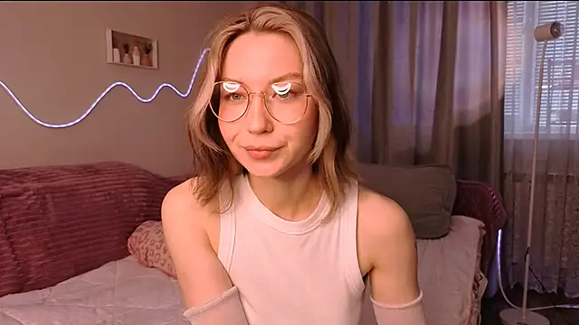 Snapshot of Lilo_Sims chatting on September 9, 4:45 am Lilo Sims online show from September 9, 4:45 am