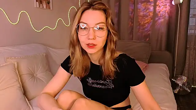 Snapshot of Lilo_Sims chatting on October 4, 2:42 am Lilo Sims online show from October 4, 2:42 am