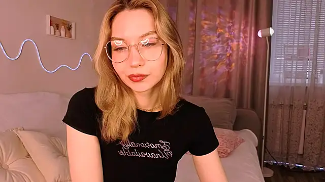 Snapshot of Lilo_Sims chatting on October 6, 2:20 am Lilo Sims online show from October 6, 2:20 am