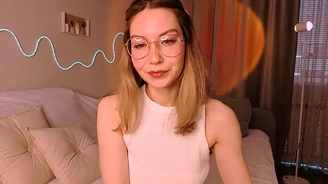 Snapshot of Lilo_Sims chatting on October 7, 1:47 am Lilo Sims online show from October 7, 1:47 am