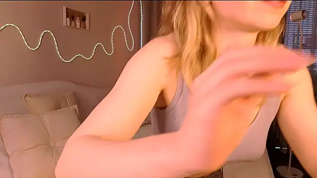 Snapshot of Lilo_Sims chatting on October 12, 4:00 am Lilo Sims online show from October 12, 4:00 am