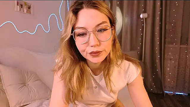 Snapshot of Lilo_Sims chatting on November 29, 1:19 am Lilo Sims online show from November 29, 1:19 am