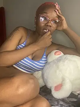 Snapshot of YummyMelanin117 chatting on September 18, 6:43 pm YummyMelanin117 online show from September 18, 6:43 pm