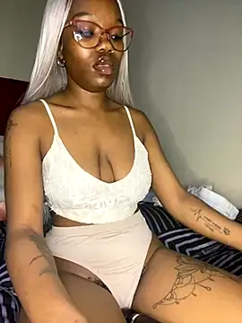 Snapshot of YummyMelanin117 chatting on October 14, 11:49 pm YummyMelanin117 online show from October 14, 11:49 pm