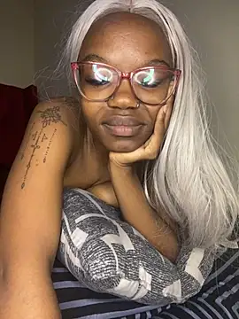 Snapshot of YummyMelanin117 chatting on October 17, 3:31 am YummyMelanin117 online show from October 17, 3:31 am