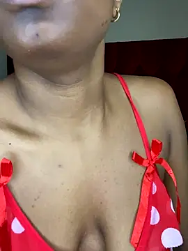 Snapshot of YummyMelanin117 chatting on November 12, 8:08 pm YummyMelanin117 online show from November 12, 8:08 pm