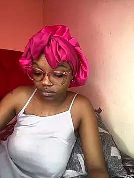 Snapshot of YummyMelanin117 chatting on November 19, 1:44 pm YummyMelanin117 online show from November 19, 1:44 pm