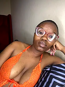 Snapshot of YummyMelanin117 chatting on December 2, 4:02 pm YummyMelanin117 online show from December 2, 4:02 pm