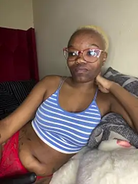 Snapshot of YummyMelanin117 chatting on December 18, 8:59 pm YummyMelanin117 online show from December 18, 8:59 pm