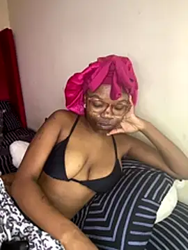 Snapshot of YummyMelanin117 chatting on December 23, 7:17 am YummyMelanin117 online show from December 23, 7:17 am