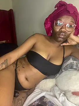 Snapshot of YummyMelanin117 chatting on January 10, 5:48 pm YummyMelanin117 online show from January 10, 5:48 pm