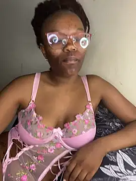 Snapshot of YummyMelanin117 chatting on January 13, 10:59 pm YummyMelanin117 online show from January 13, 10:59 pm