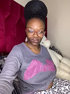 Snapshot of YummyMelanin117 chatting on February 9, 10:36 pm YummyMelanin117 online show from February 9, 10:36 pm