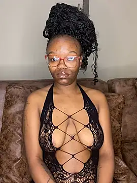 Snapshot of YummyMelanin117 chatting on February 11, 11:21 pm YummyMelanin117 online show from February 11, 11:21 pm