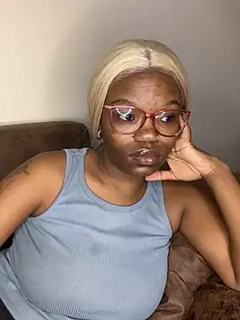 Snapshot of YummyMelanin117 chatting on February 22, 10:08 pm YummyMelanin117 online show from February 22, 10:08 pm