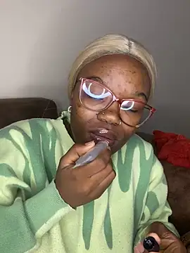 Snapshot of YummyMelanin117 chatting on February 23, 9:01 pm YummyMelanin117 online show from February 23, 9:01 pm