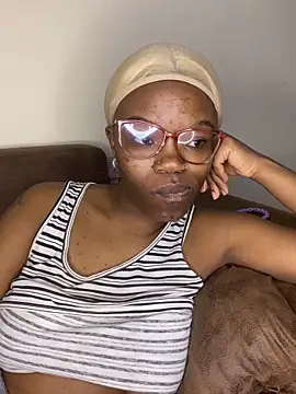 Snapshot of YummyMelanin117 chatting on February 26, 1:15 am YummyMelanin117 online show from February 26, 1:15 am