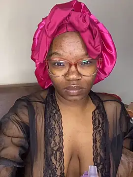 Snapshot of YummyMelanin117 chatting on March 4, 9:54 pm YummyMelanin117 online show from March 4, 9:54 pm