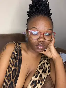 Snapshot of YummyMelanin117 chatting on March 11, 11:55 pm YummyMelanin117 online show from March 11, 11:55 pm