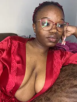 YummyMelanin117 online show from May 4, 1:18 pm