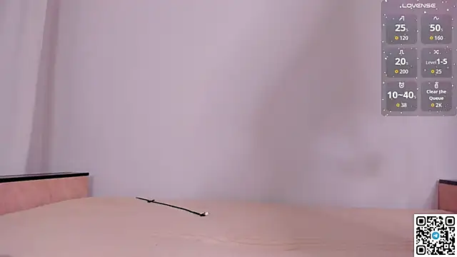 Snapshot of emmelieflorence chatting on October 25, 6:24 pm emmelieflorence online show from October 25, 6:24 pm