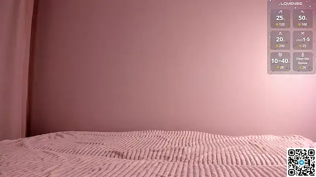 Snapshot of emmelieflorence chatting on November 11, 5:35 pm emmelieflorence online show from November 11, 5:35 pm