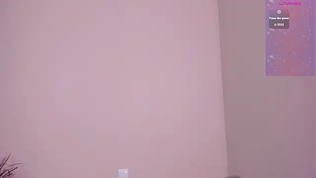 Snapshot of emmelieflorence chatting on January 6, 5:44 am emmelieflorence online show from January 6, 5:44 am