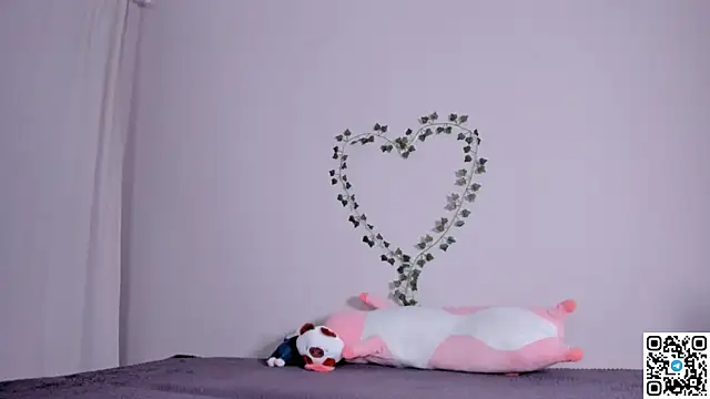 Snapshot of emmelieflorence chatting on February 18, 7:21 pm emmelieflorence online show from February 18, 7:21 pm