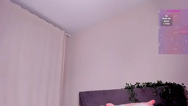 Snapshot of emmelieflorence chatting on March 4, 6:36 pm emmelieflorence online show from March 4, 6:36 pm