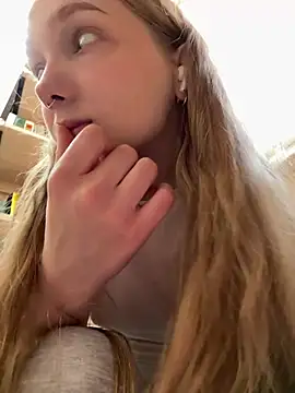Snapshot of bambi_lu chatting on June 7, 12:53 pm bambi lu online show from June 7, 12:53 pm