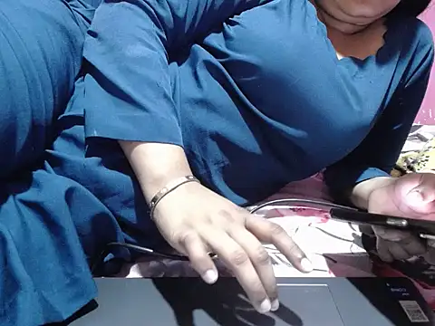 Snapshot of Flowing_love chatting on September 18, 6:10 pm Flowing love online show from September 18, 6:10 pm