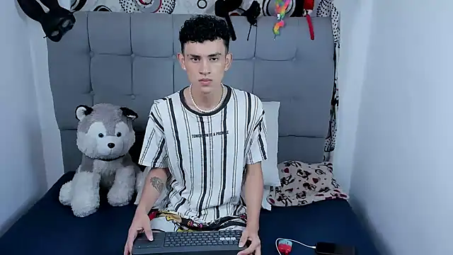 Snapshot of jeims_hotboy chatting on September 25, 12:47 am jeims hotboy online show from September 25, 12:47 am