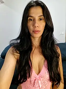 Snapshot of suzy20252 chatting on November 12, 11:32 am suzy20252 online show from November 12, 11:32 am