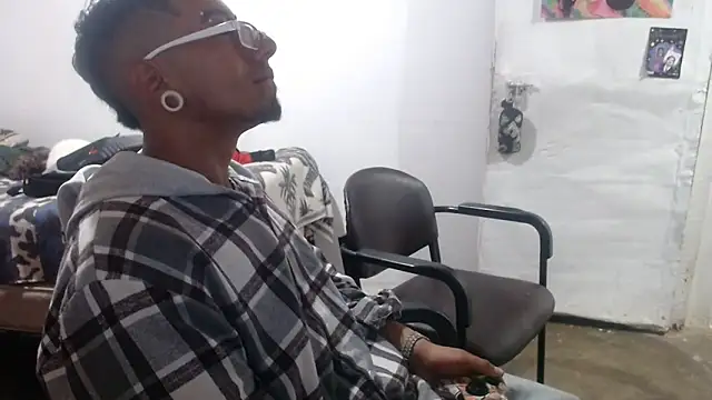 Snapshot of Cobra__Egipcia chatting on October 16, 12:33 am Cobra Egipcia online show from October 16, 12:33 am