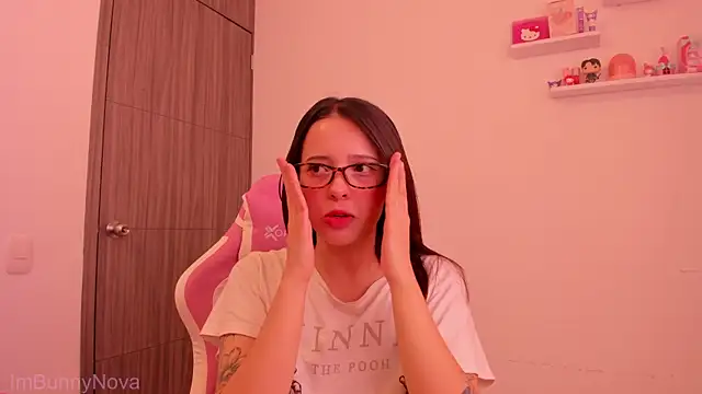 Snapshot of ImBunnyNova chatting on May 29, 3:21 pm ImBunnyNova online show from May 29, 3:21 pm